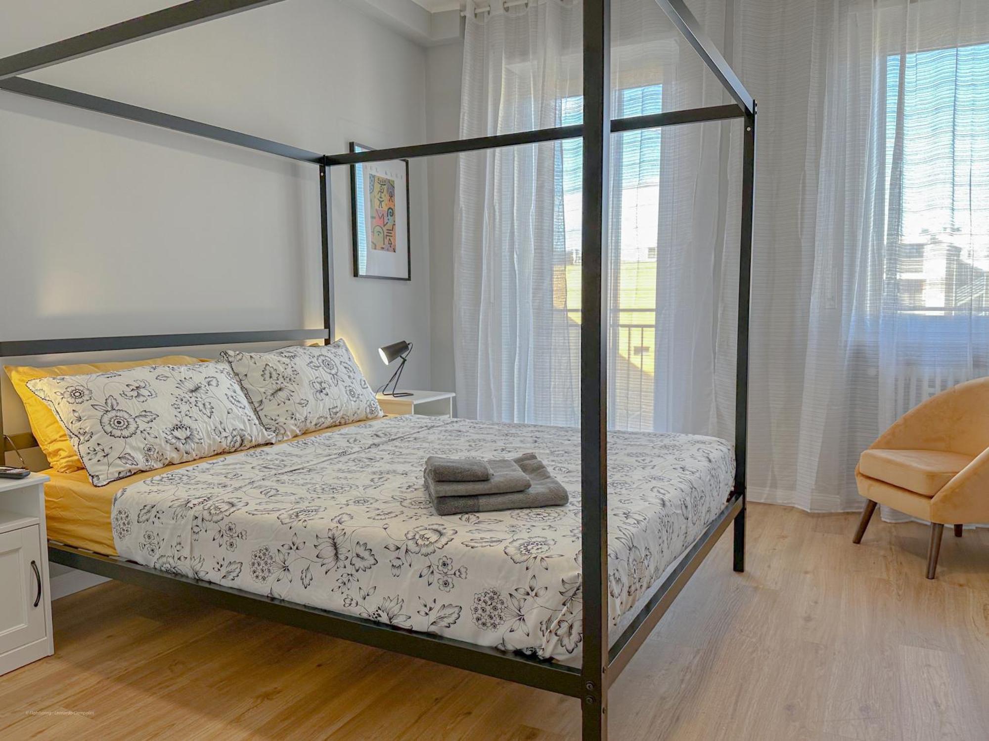Torre 24 - Luxury Naviglio Suite Милан Экстерьер фото