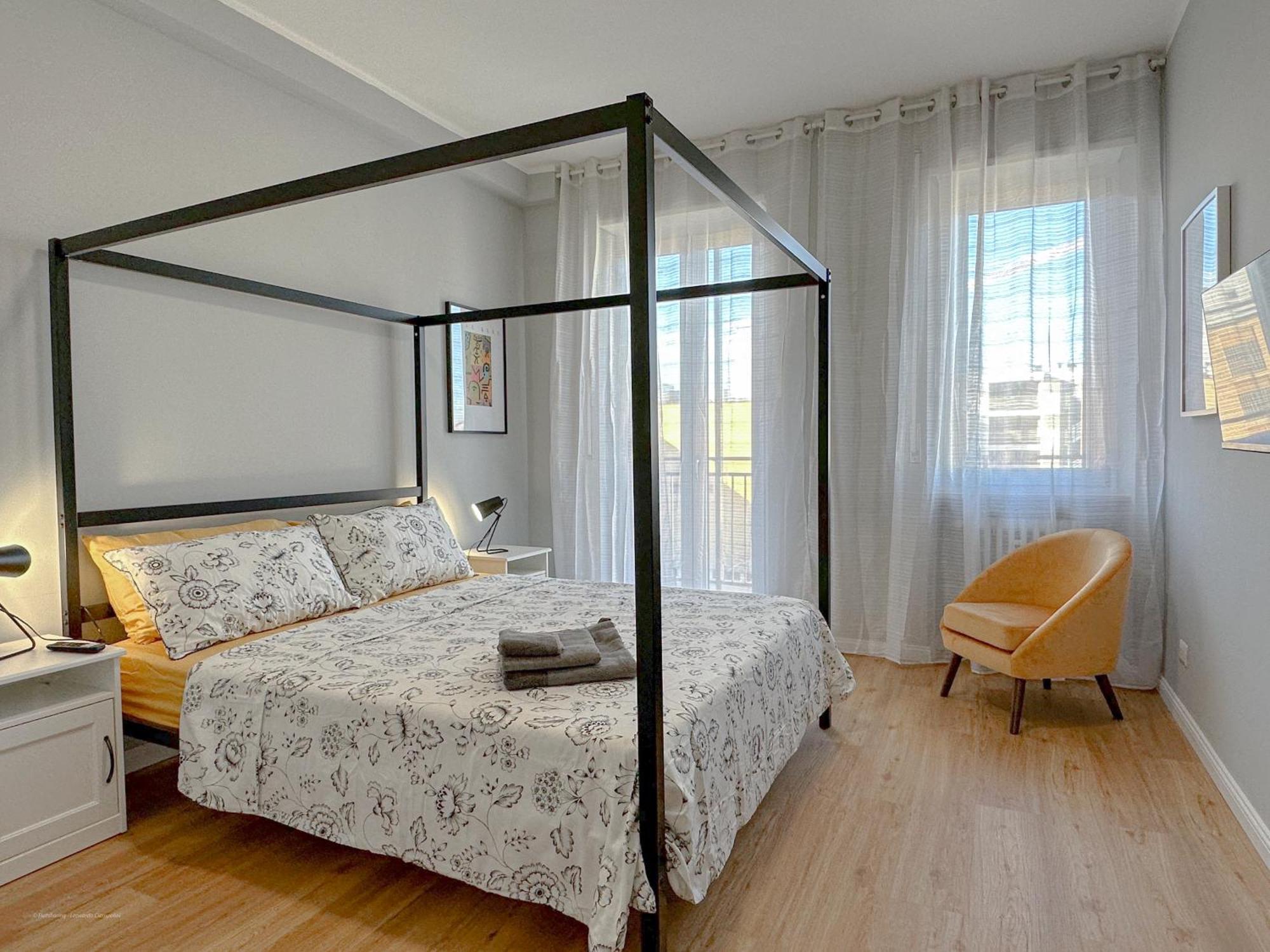 Torre 24 - Luxury Naviglio Suite Милан Экстерьер фото